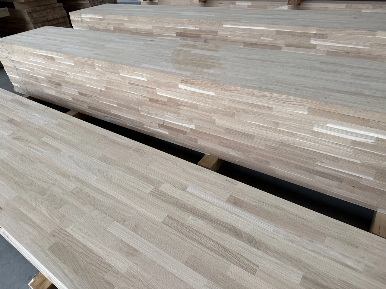 Dubová spárovka Wood Seeds – přehledně uložené desky